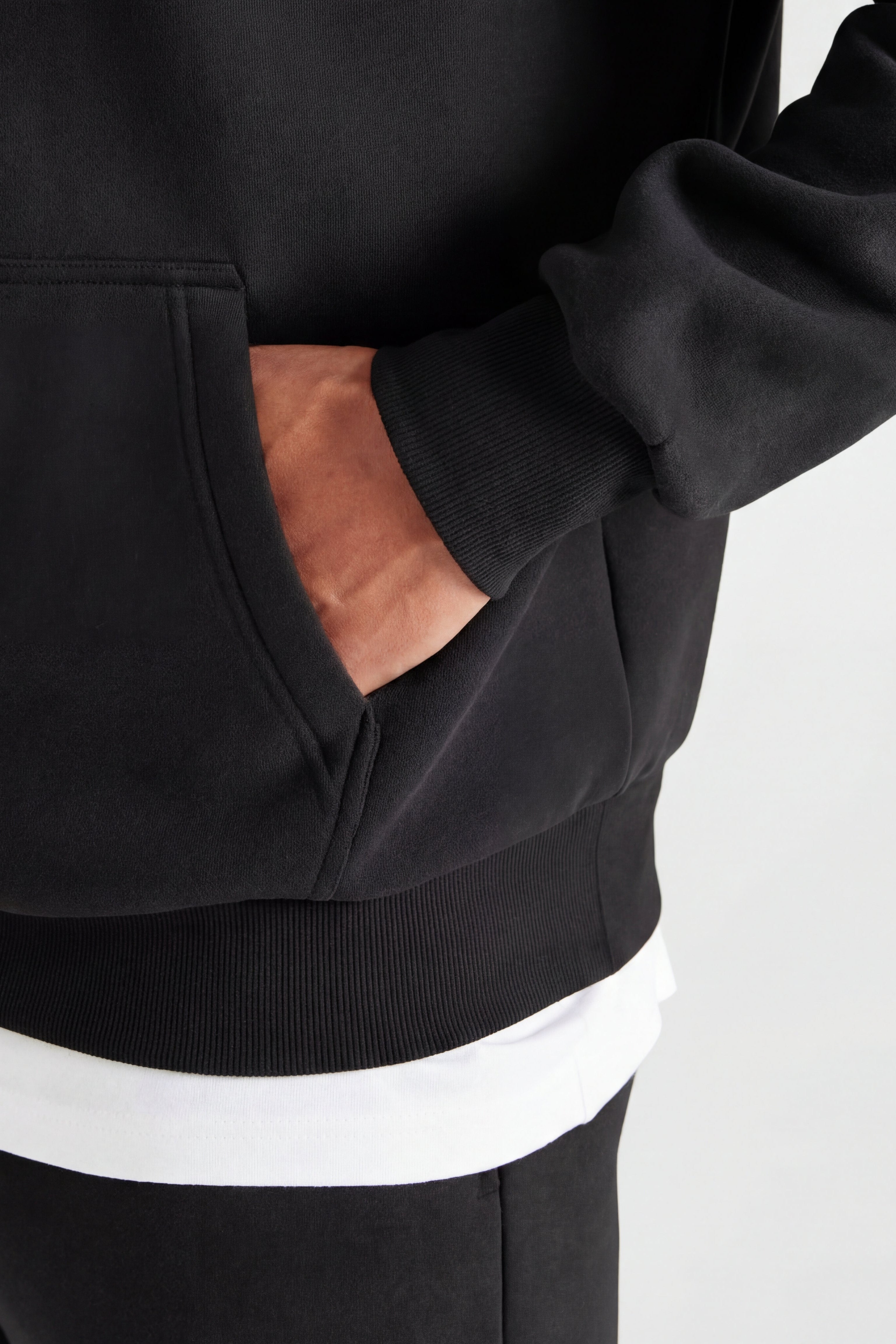 ESSSENTIAL OVERSIZED HOODIE ZWART