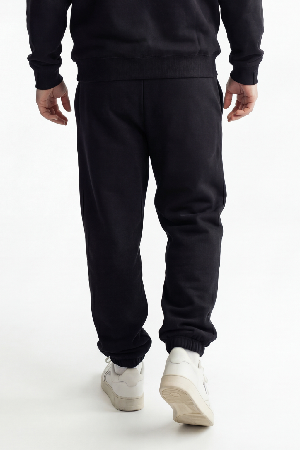 ESSENTIAL OVERSIZED JOGGER BLACK