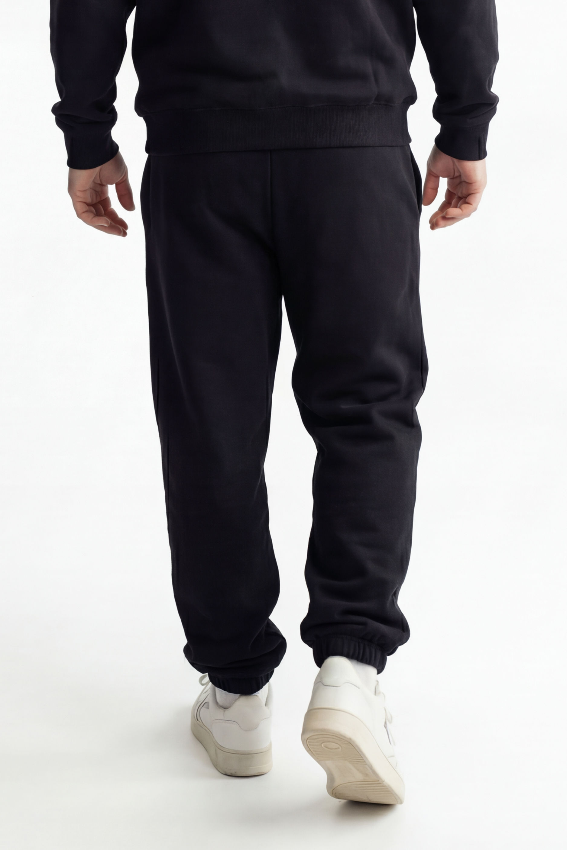 ESSENTIAL OVERSIZED JOGGER ZWART