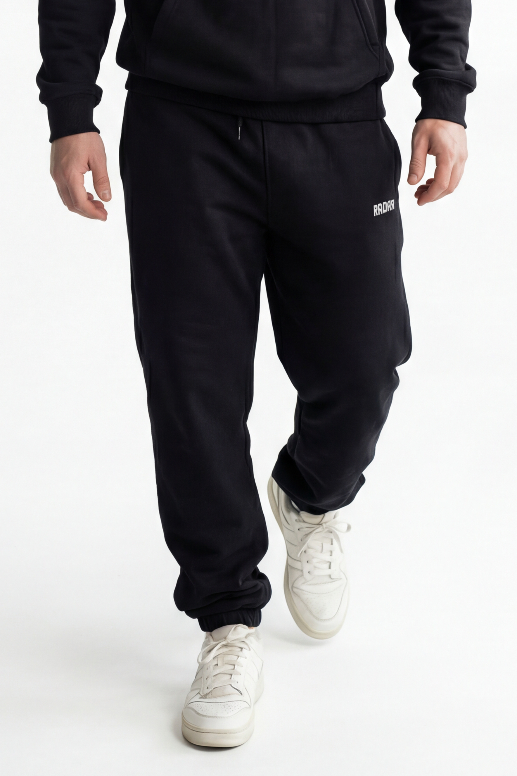 ESSENTIAL OVERSIZED JOGGER ZWART