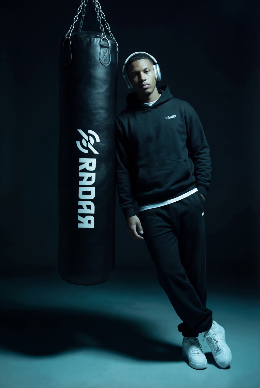 ESSSENTIAL OVERSIZED HOODIE ZWART