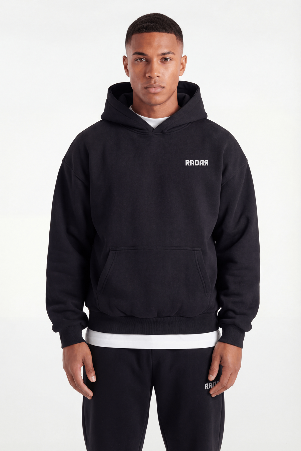 ESSSENTIAL OVERSIZED HOODIE ZWART