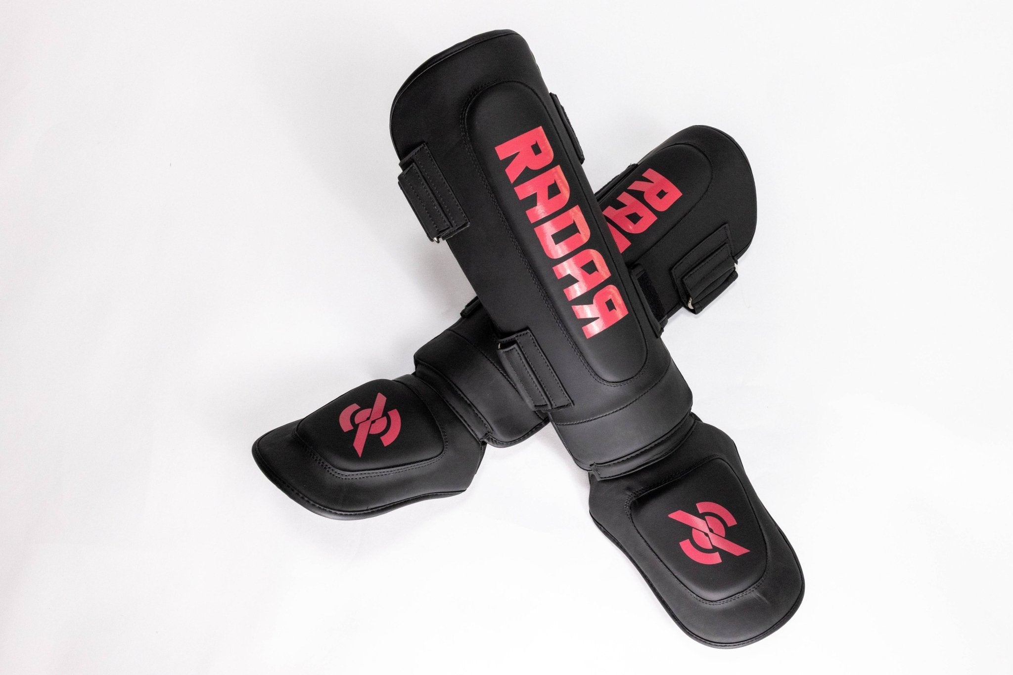 Scheenbeschermers Kids Zwart/Roze - Radar Gear – Premium sportkleding & accessoires voor topprestaties